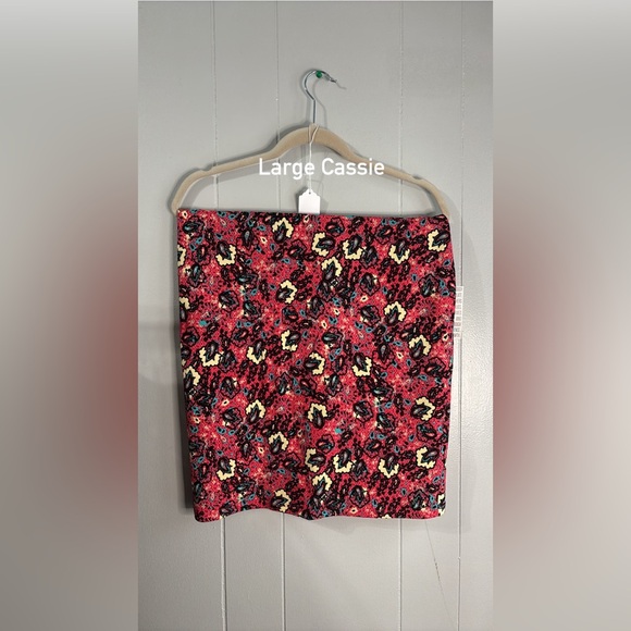 LuLaRoe Dresses & Skirts - LuLaRoe Red and‎ Black Mini Pencil Skirt Casual